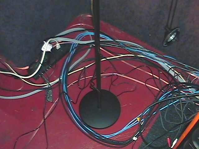 Floor between Avständ and Pioneer TV